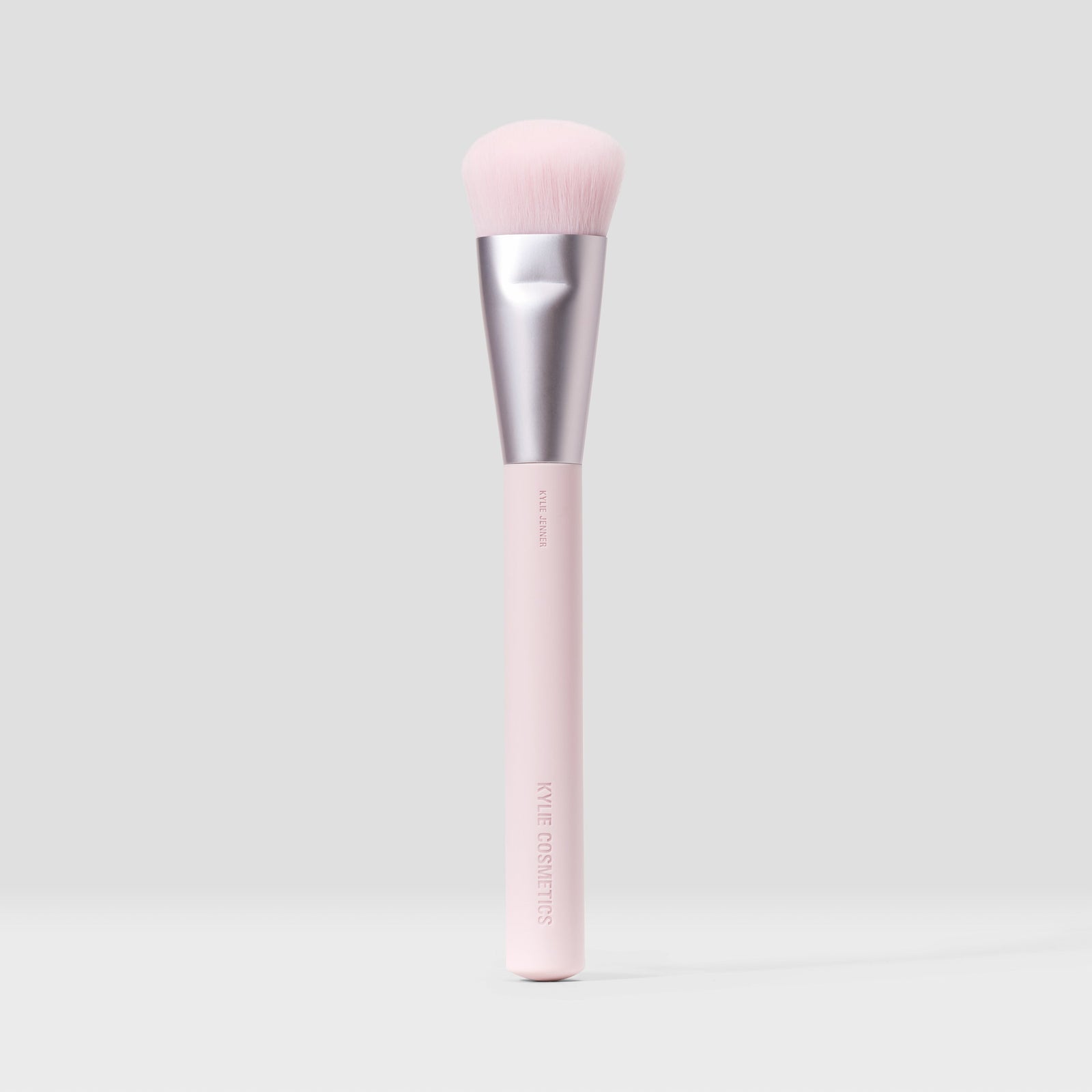 Kylie Cosmetics Blush Brush 04